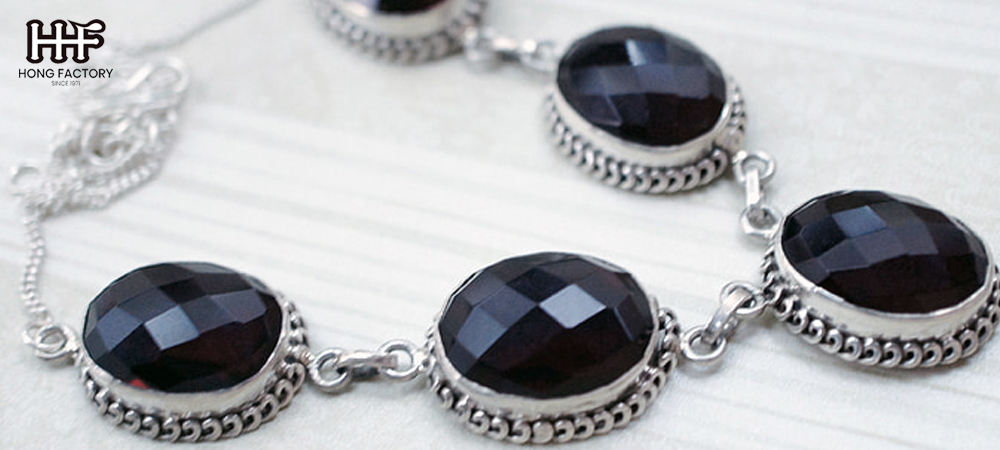 Types of Black Stones Used in Jewelry